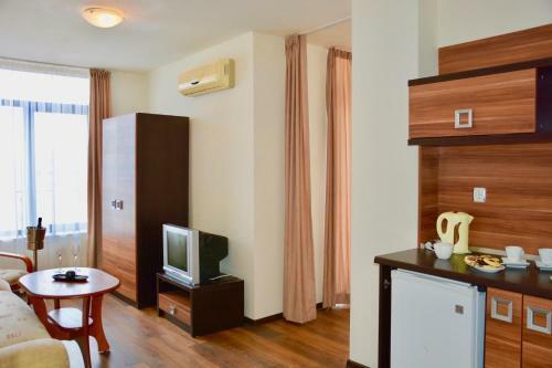 Rainbow Aparthotel