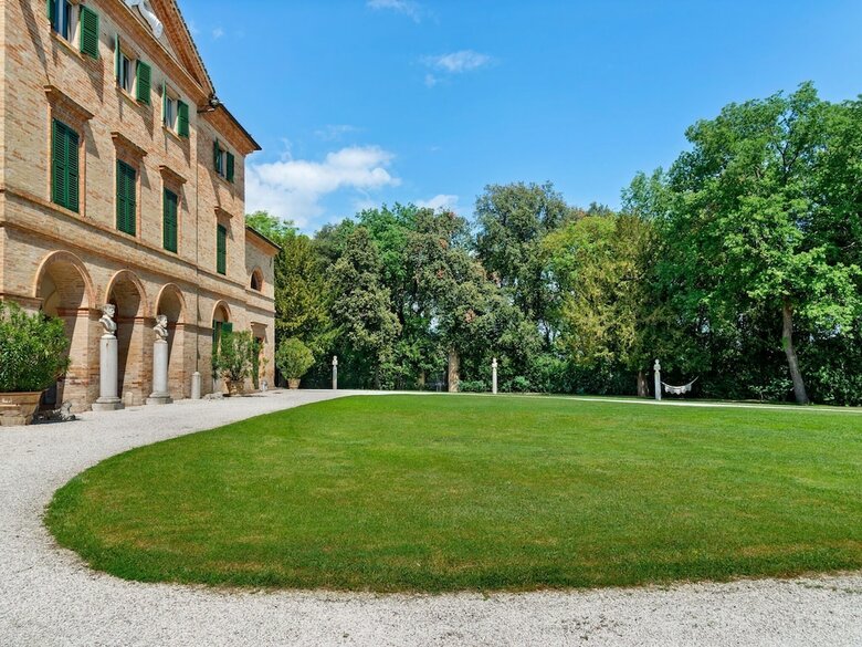 Lavish Villa In Filottrano With Swimming Pool