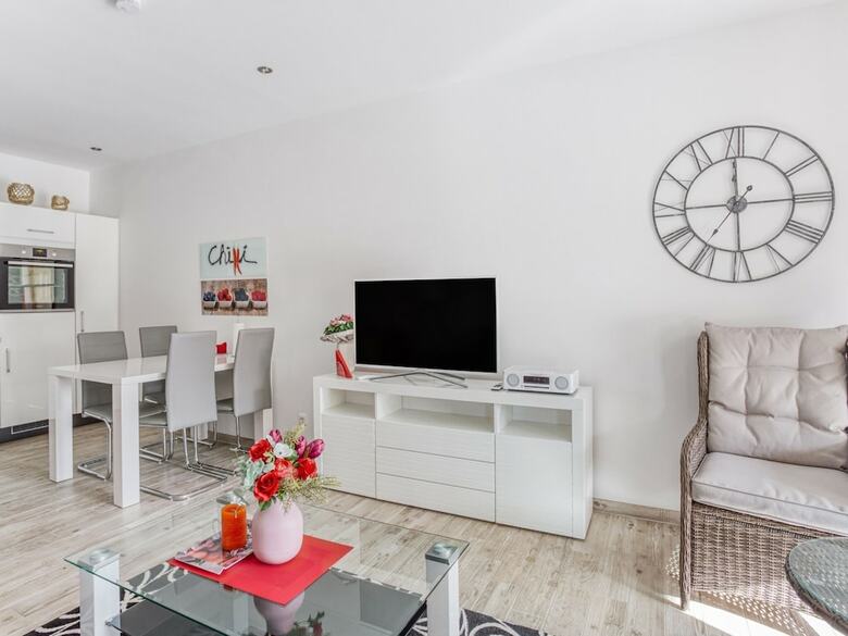 Apartamentos Chic Holiday Home In Varel With Balcony