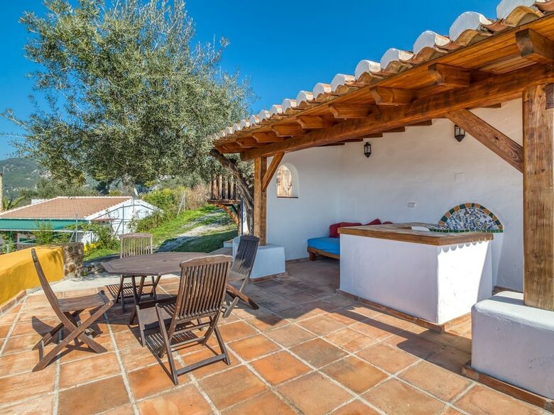 Pretty Cottage In Alcauc�n With Private Swimming Pool