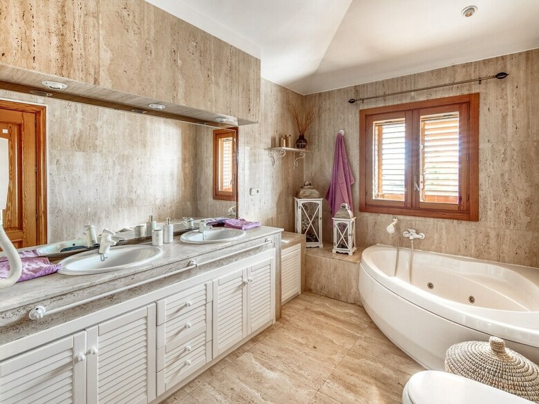 Fascinating Holiday Home In Villaca�as With Swimming Pool