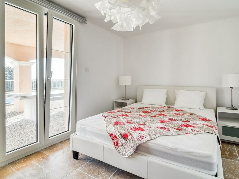 Plush Villa In Le Cannet-des-maures With Private Pool