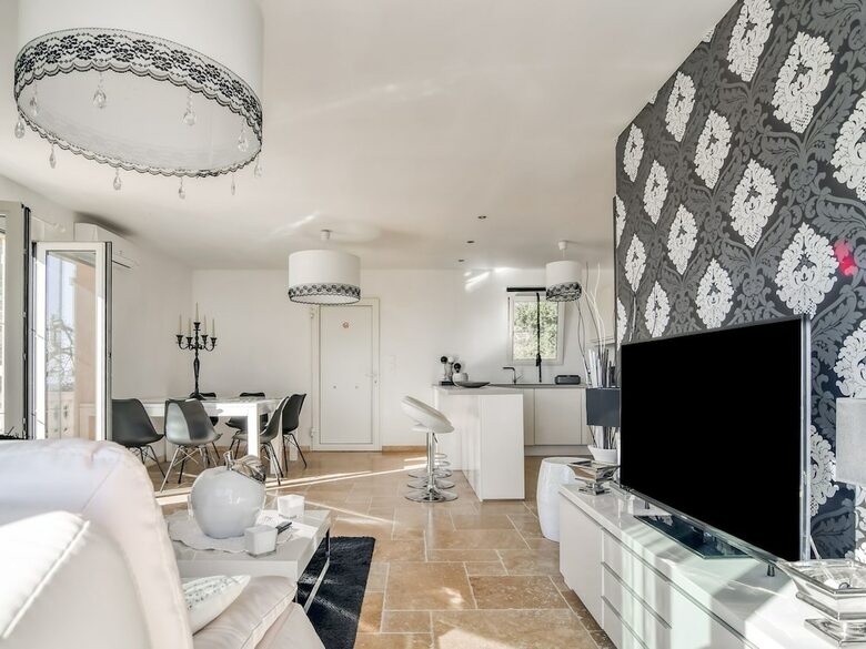 Plush Villa In Le Cannet-des-maures With Private Pool