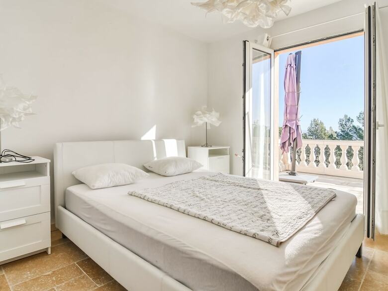 Plush Villa In Le Cannet-des-maures With Private Pool