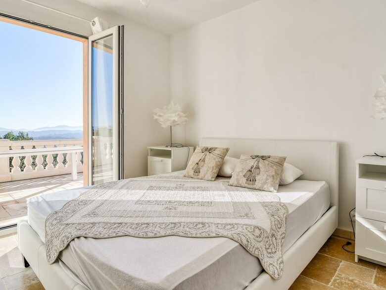 Plush Villa In Le Cannet-des-maures With Private Pool