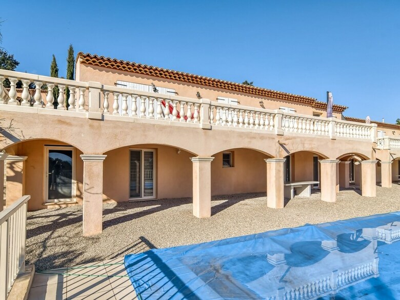 Plush Villa In Le Cannet-des-maures With Private Pool