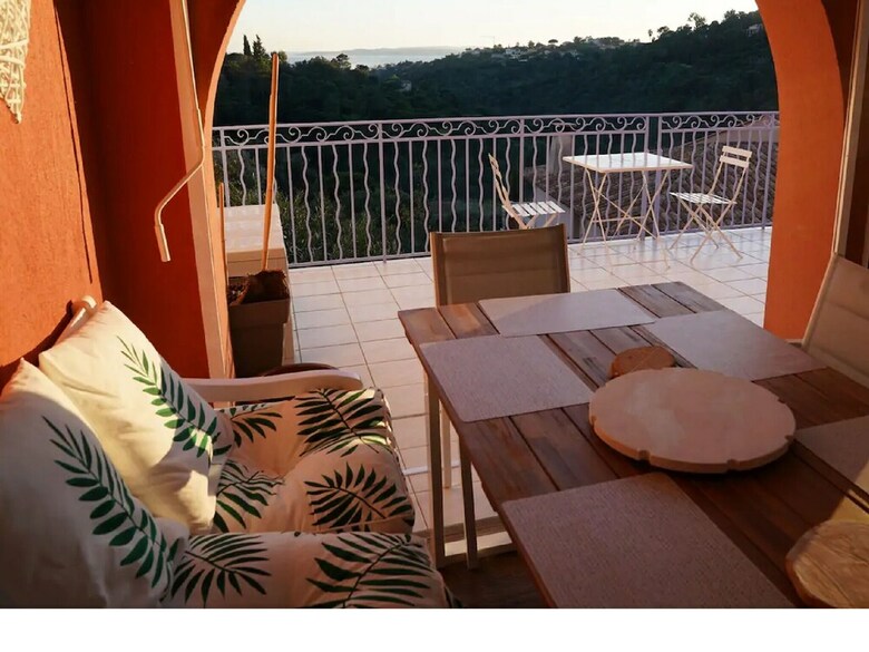 Exquisite Holiday Home In Roquebrune-sur-argens With Pool