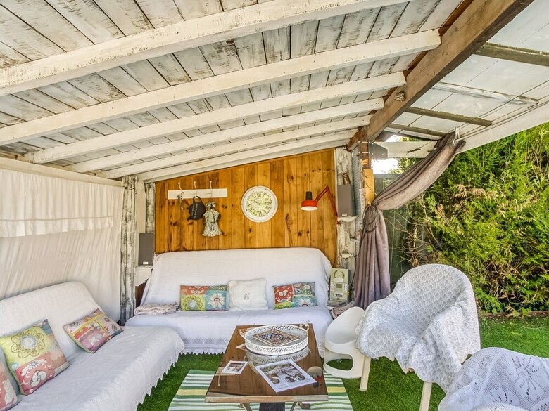 Comfortable Holiday Home In Roanne With Swimming Pool