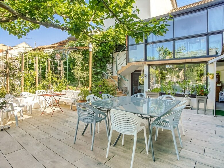 Comfortable Holiday Home In Roanne With Swimming Pool
