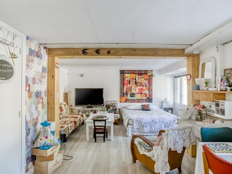 Comfortable Holiday Home In Roanne With Swimming Pool