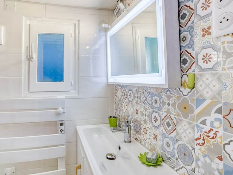 Comfortable Holiday Home In Roanne With Swimming Pool