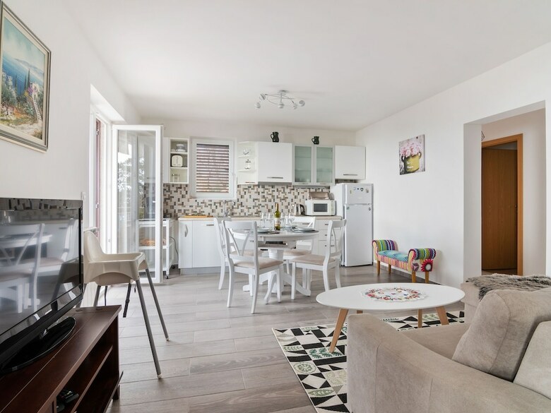Lovely Apartment In Veprinac With Private Terrace