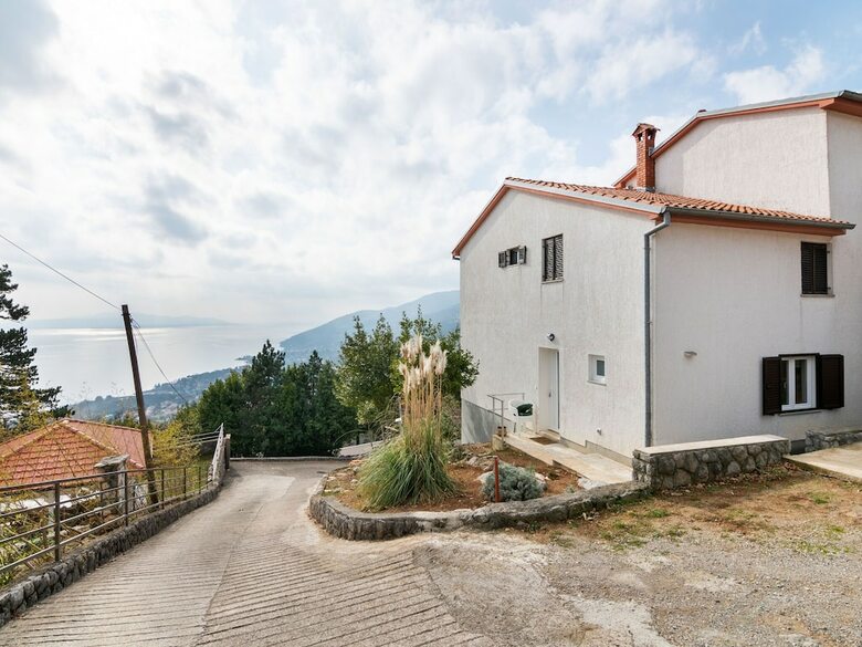 Lovely Apartment In Veprinac With Private Terrace