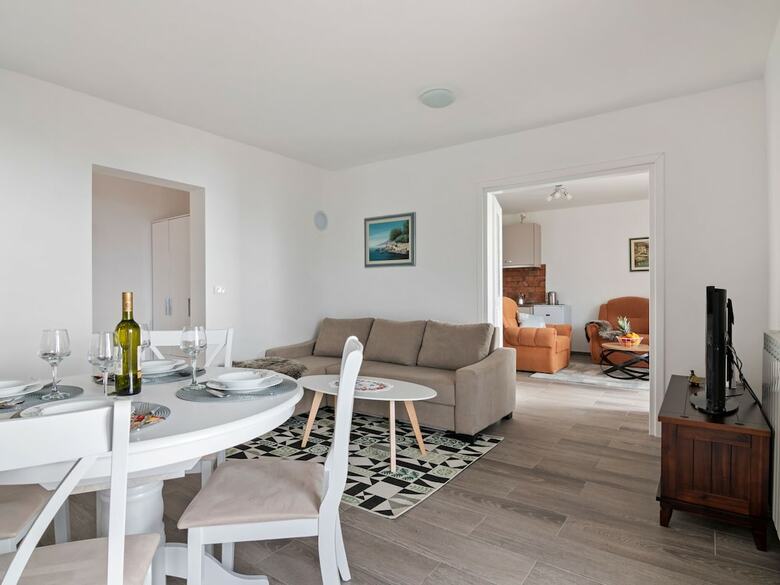 Lovely Apartment In Veprinac With Private Terrace