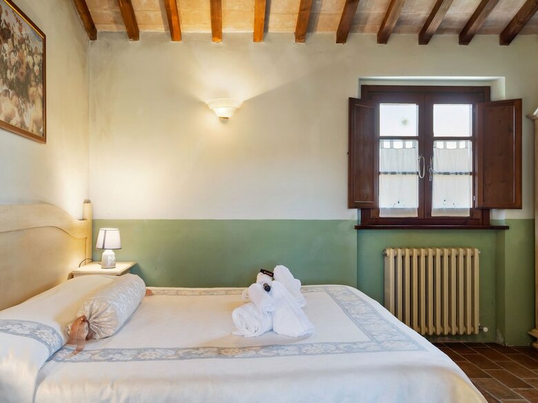 Quaint Cottage In Citt� Della Pieve With Swimming Pool