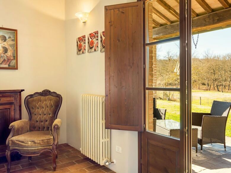 Quaint Cottage In Citt� Della Pieve With Swimming Pool