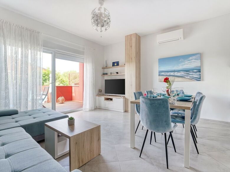 Modern Holiday Home In Umag With Private Whirlpool