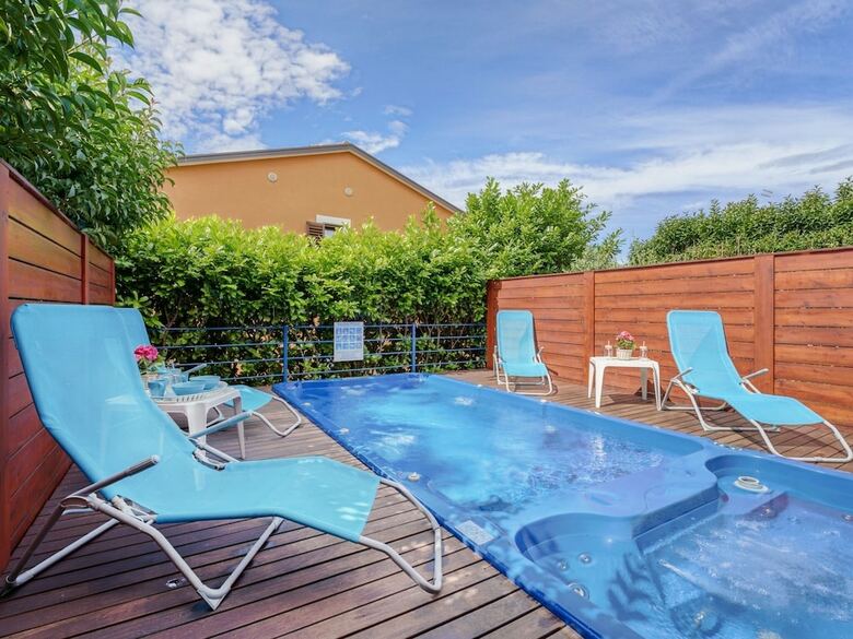 Modern Holiday Home In Umag With Private Whirlpool