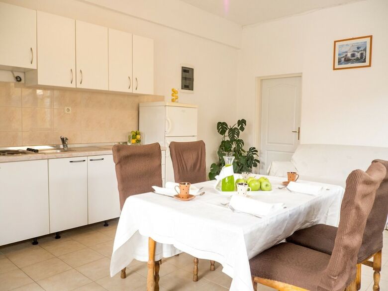 Captivating Holiday Home In Pako?tane With Swimming Pool
