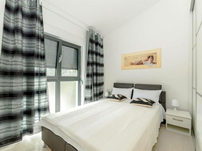 Alluring Apartment In Vir Near Seabeach