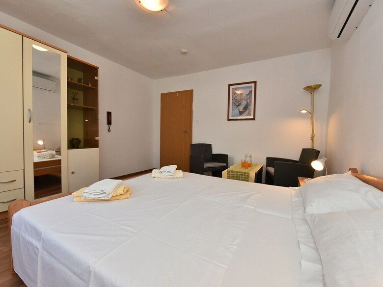 Traditional Apartment In Zadar With Garden