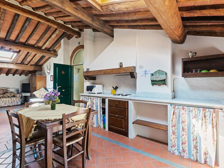 Rustic Apartment In San Miniato With Swimming Pool