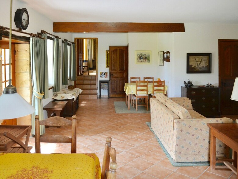Enticing Holiday Home In Tamni�s With Swimming Pool