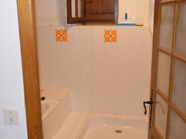Enticing Holiday Home In Tamni�s With Swimming Pool