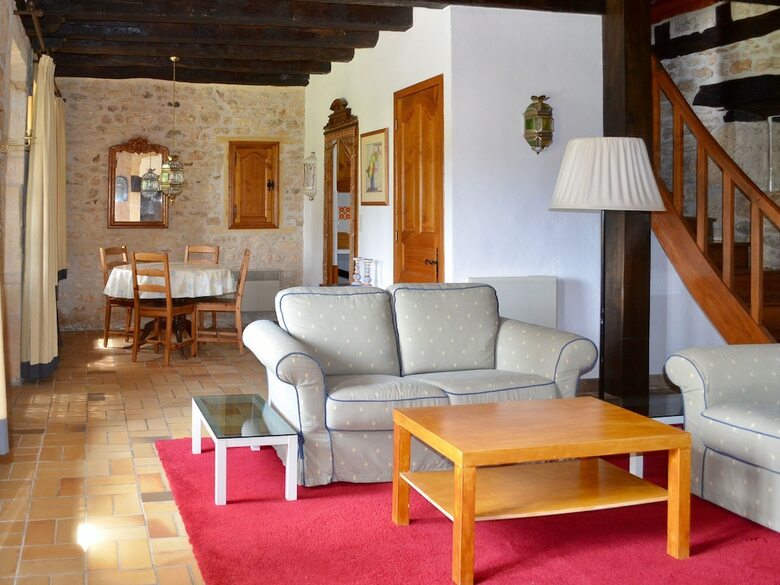 Enticing Holiday Home In Tamni�s With Swimming Pool