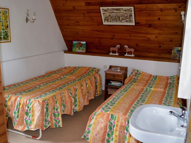 Enticing Holiday Home In Tamni�s With Swimming Pool