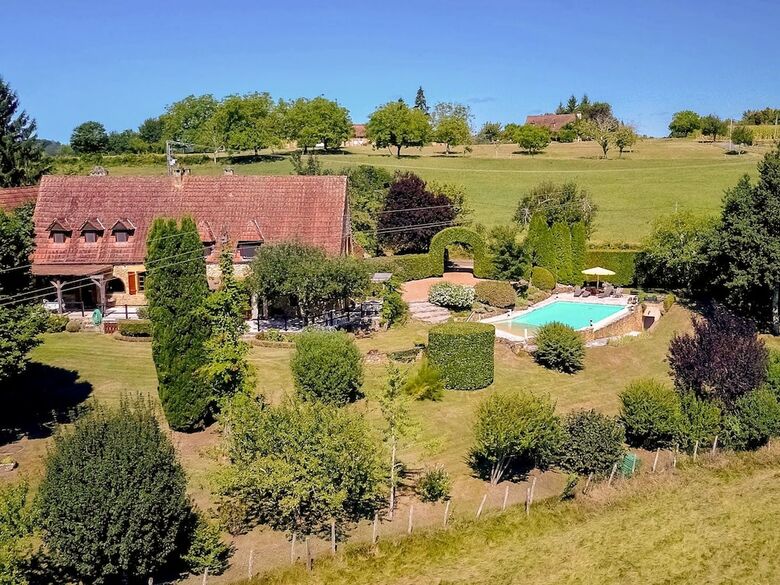Enticing Holiday Home In Tamni�s With Swimming Pool