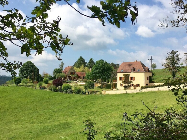 Enticing Holiday Home In Tamni�s With Swimming Pool