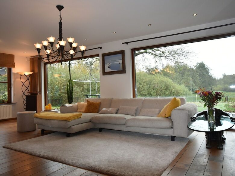 Lavish Holiday Home In Loosdrecht With Jacuzzi