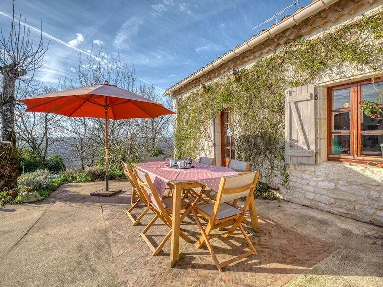 Blissful Holiday Home In Montpezat-de-quercy With Pool