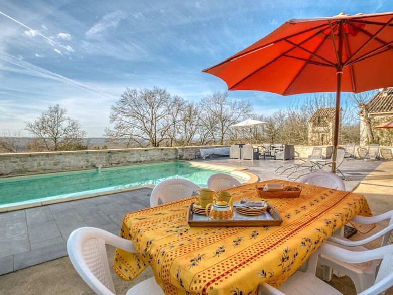 Blissful Holiday Home In Montpezat-de-quercy With Pool