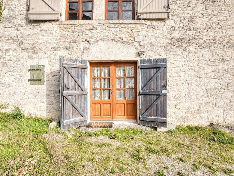 Blissful Holiday Home In Montpezat-de-quercy With Pool