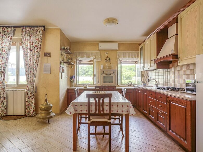 Traditional Holiday Home In Fontane Bianche With Pool