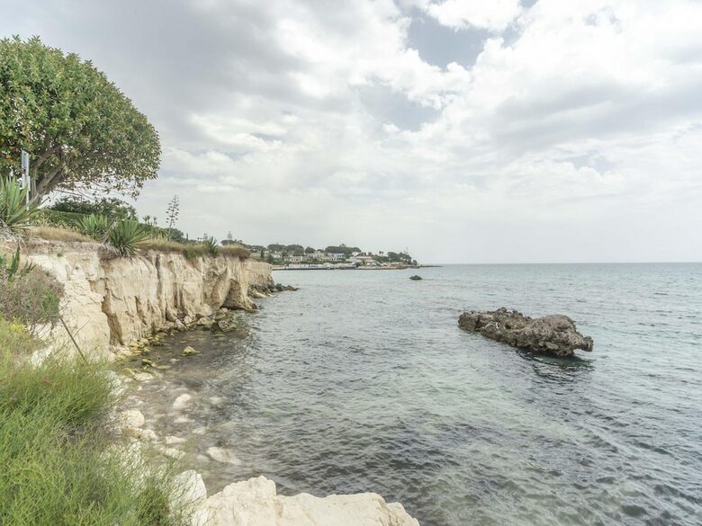 Traditional Holiday Home In Fontane Bianche With Pool