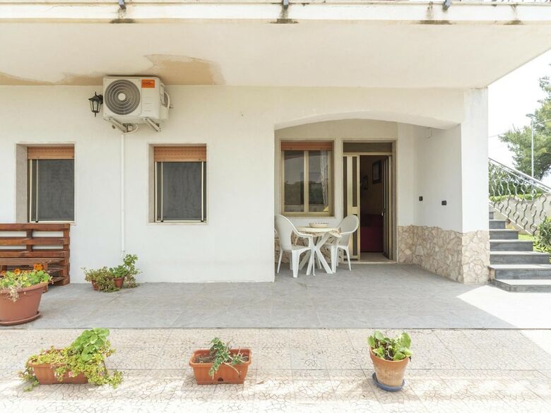Traditional Holiday Home In Fontane Bianche With Pool