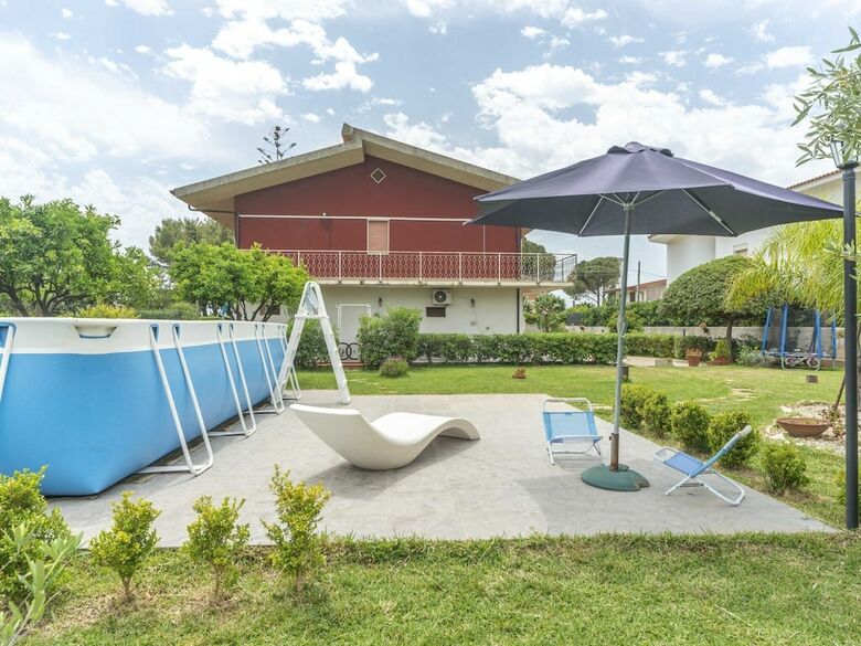 Traditional Holiday Home In Fontane Bianche With Pool