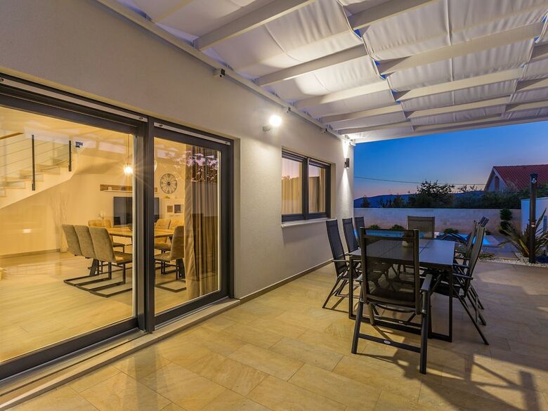 Scenic Villa In Linardi?i With Private Swimming Pool