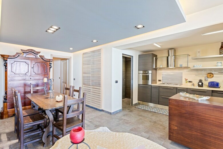 Penelope Seaview Apartment