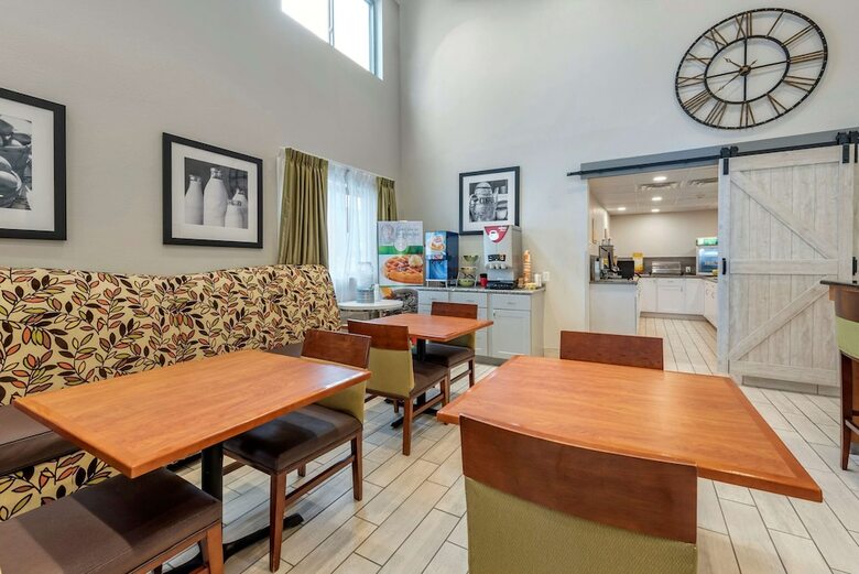 Hotel Quality Inn & Suites Evansville Downtown