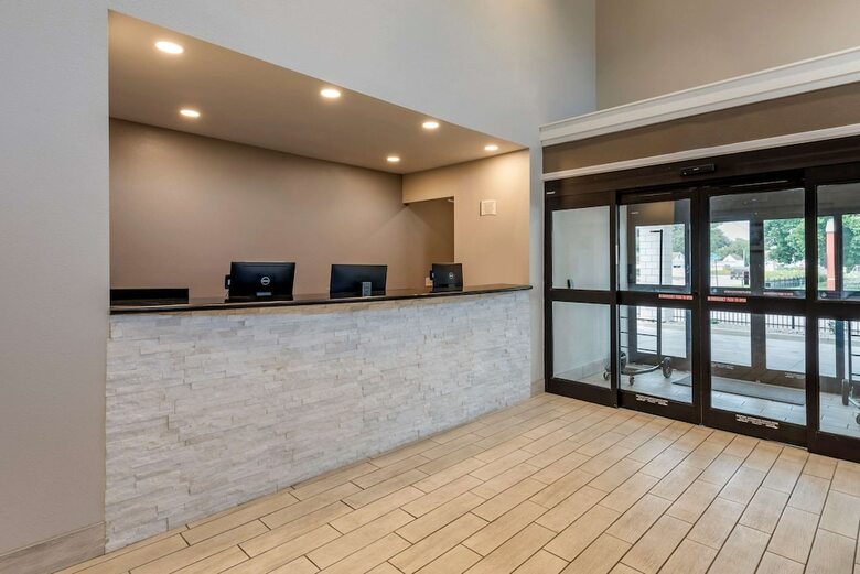 Hotel Quality Inn & Suites Evansville Downtown