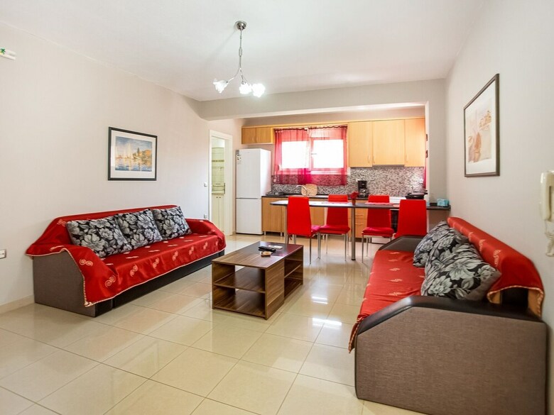 Pleasant Apartment In N. Irakleitsa With Garden