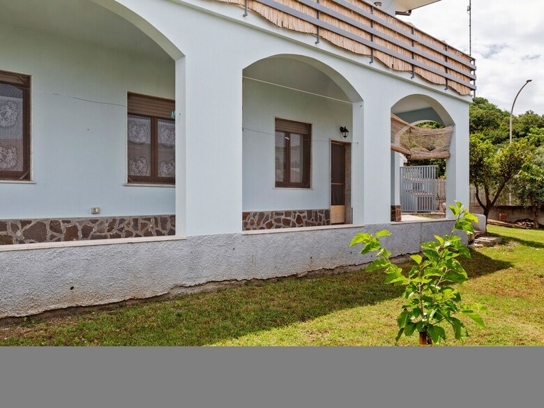 Warm Holiday Home In Falerna Marina With Terrace