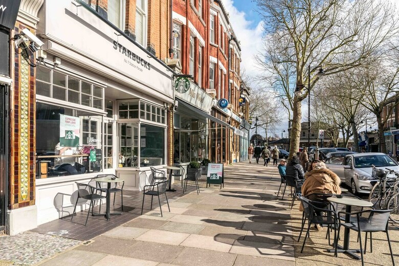 3bd Mews House With Courtyard In Kew