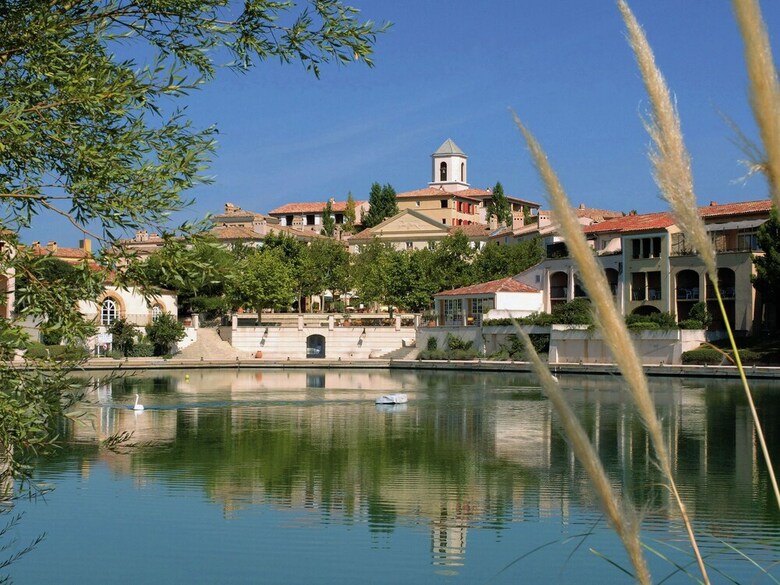 Comfortable Apartment Located In Authentic Provencal Village