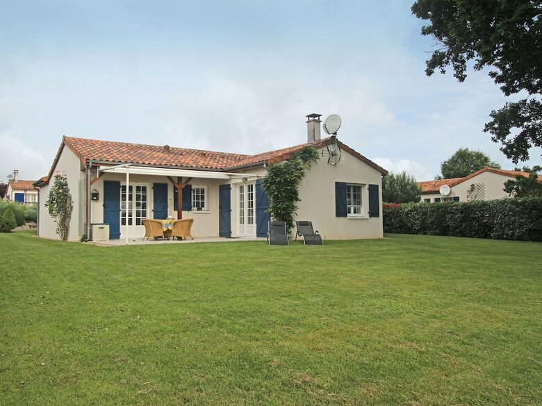 Detached Villa With Large Garden Near Beautiful Golf Course
