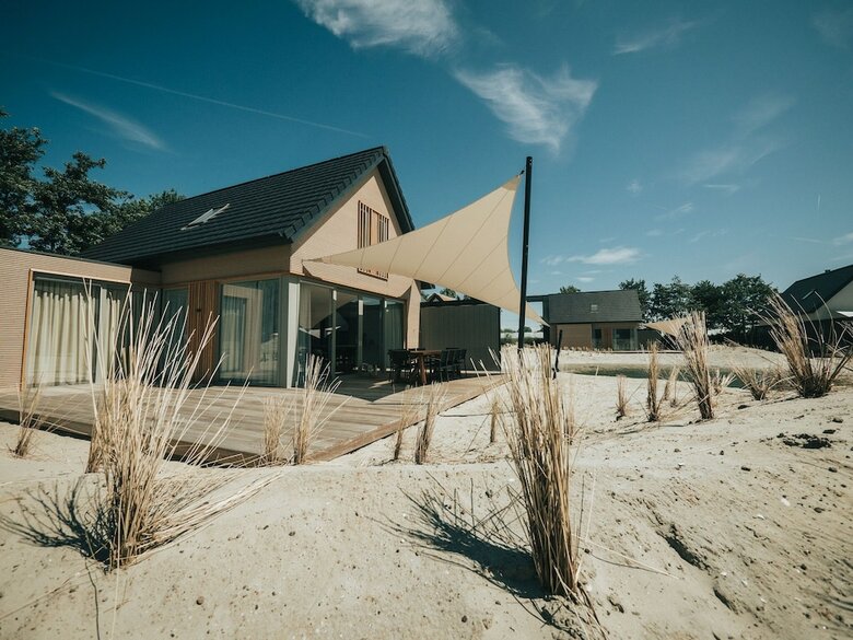 Luxurious Holiday Home With A Fire Place 800m From The Beach